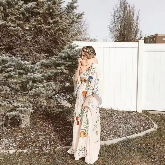 Bohemian White Maxi Dress with Floral Embroidery - Picture 9 of 12